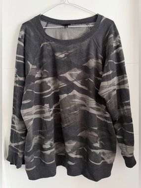 Torrid: Long Sleeve Pullover (ptp approx 27.5in) Size Torrid 3
